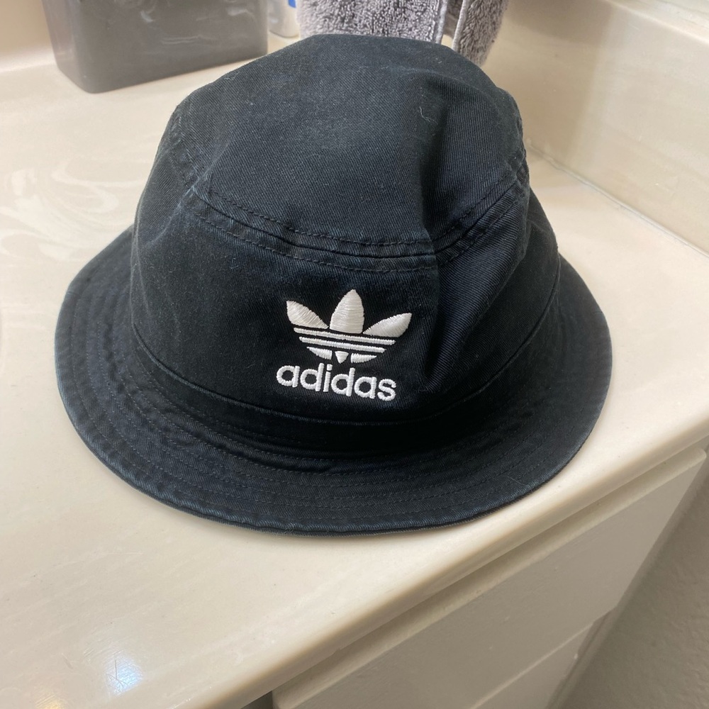 Adidas black bucket hat